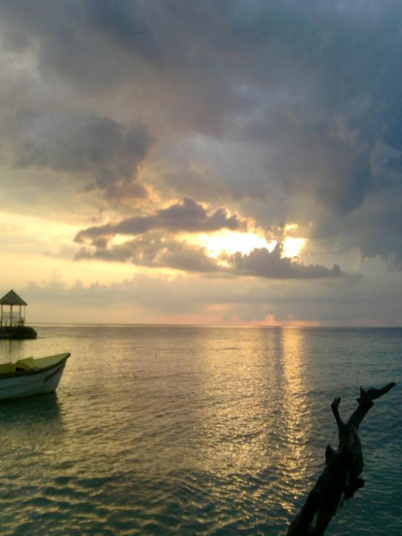 Shades Cottage Guesthouse Blue Hole Екстер'єр фото