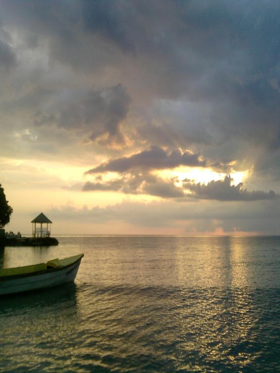 Shades Cottage Guesthouse Blue Hole Екстер'єр фото